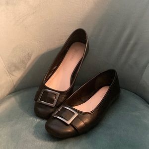 Xappeal woman’s 9 1/2 black buckle flat